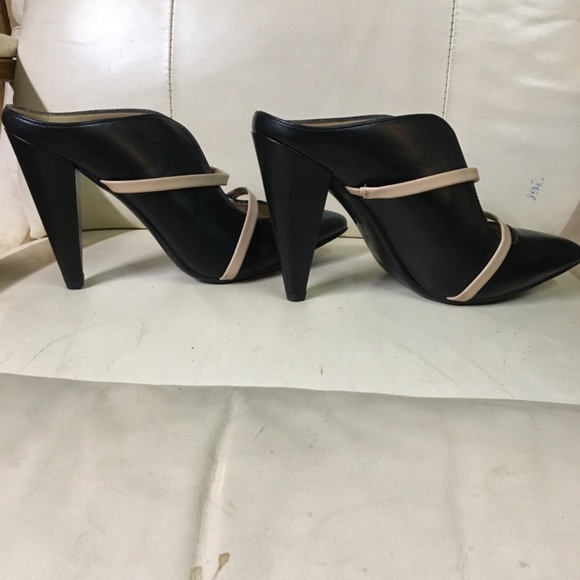 Chinese Laundry EUC black and tan strap 4 inch heel mules size 8 - Picture 4 of 12